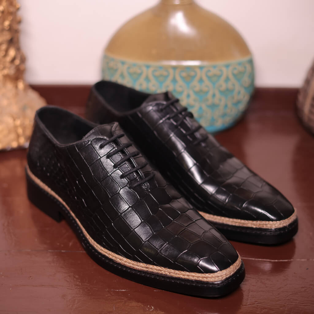 A pair of Oslo Lace-up shoes featuring a wine-colored croco-embossed leather upper, hand-painted on premium Crust Argentina leather. The shoes are finished with a fine Italian leather sole, blending classic design with modern craftsmanship for a luxurious and sophisticated look.