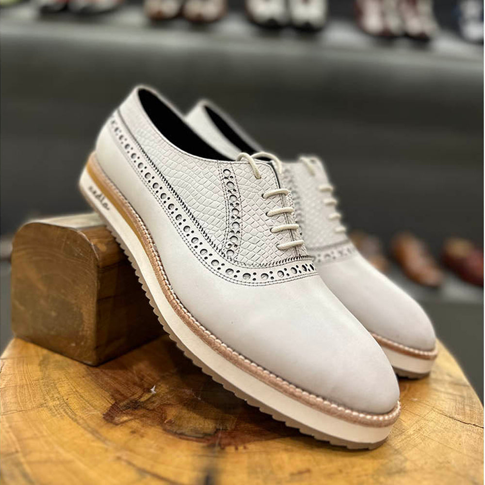 Men’s off-white leather brogue oxford shoes with lace-up closure, perforated detailing and textured finish