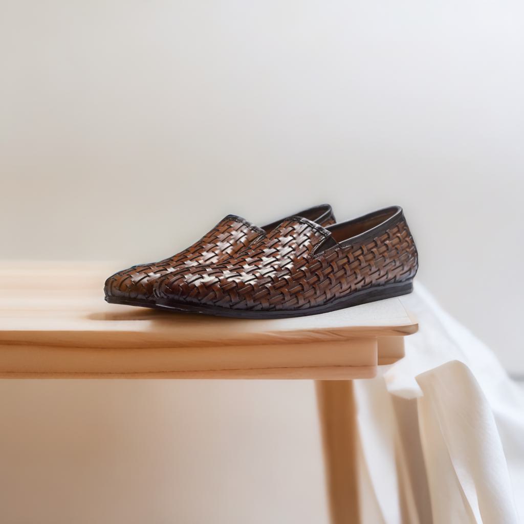 Boone Weaved Oxford – Handcrafted full-grain leather shoe with a woven pattern, Blake-stitched leather sole, and a luxurious hand-patina finish. Designed in Italy, made in India.