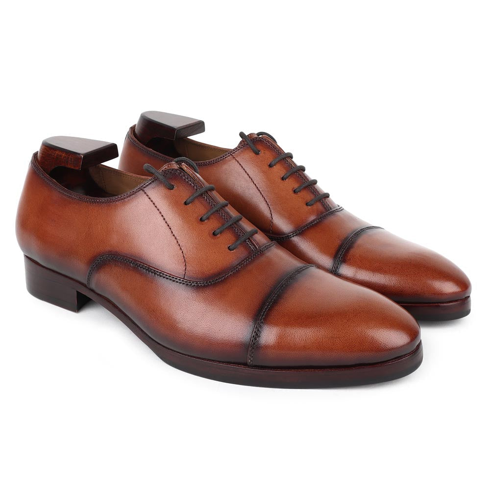 Men’s brown leather cap toe oxford shoes with lace-up closure and polished formal finish