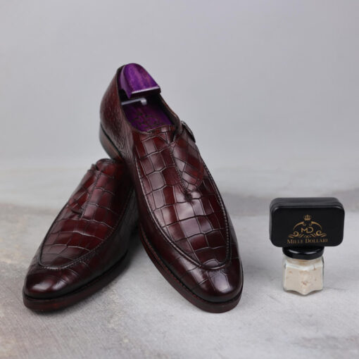 Regent Newsberry brown single monk strap shoe with full-grain Argentinian leather, Blake-stitched sole, and French sheepskin lining, perfect for any occasion.